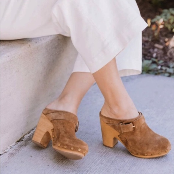 Veronica Beard
Women's Dacey Buckled Strap Clogs Sz 9,5 - Picture 10 of 10